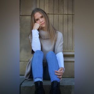 Meet your Posher, Caitlin